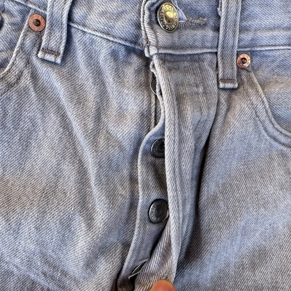 Levi's 501 Mens Original Fit Light Grey Straight Leg Button Fly Jeans 32x32